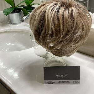 Raquel Welch Ready For Takeoff Heat Friendly Synthetic Wig. Signature collection